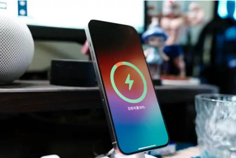 丹徒苹果15换屏服务分享用什么充电器给iPhone15充电更好 